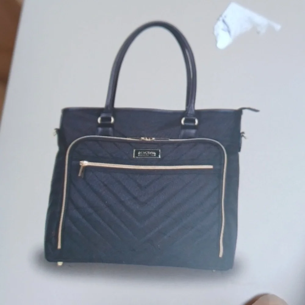 REACTION KENNETH COLE Chevron Computer Tote, NWT, Navy Gold 18